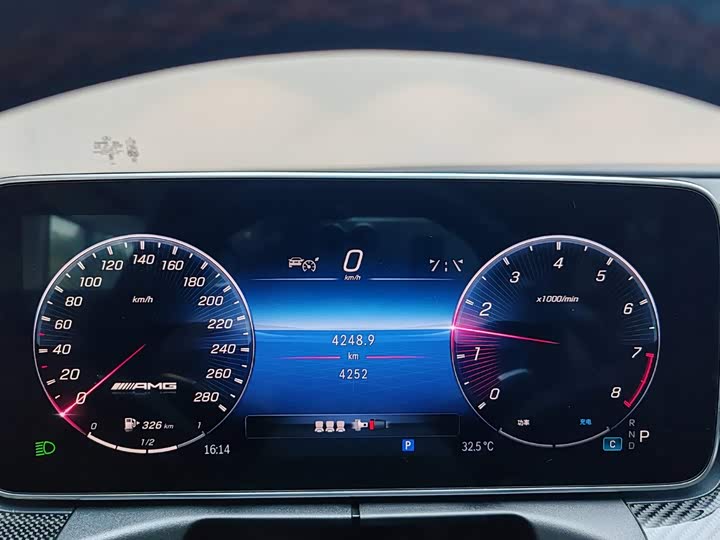 Mercedes-Benz C-Class AMG, 2025 — фото 8 из 9