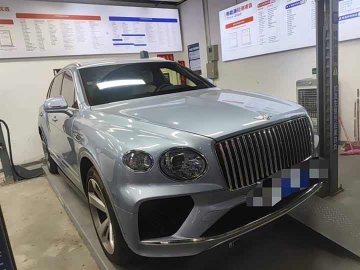 Bentley Bentayga, 2023 — фото 5 из 9
