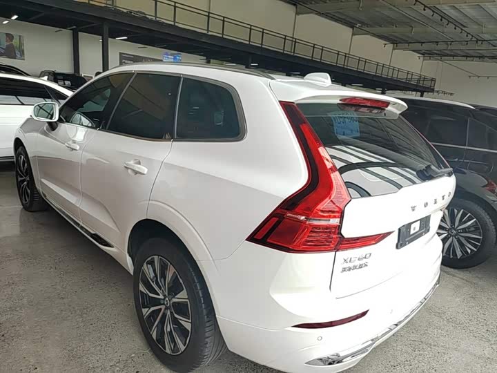 Volvo XC60, 2022 — фото 5 из 9
