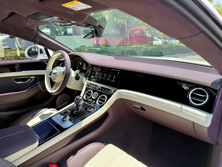 Bentley Continental GT Hybrid, 2025 — фото 5 из 7