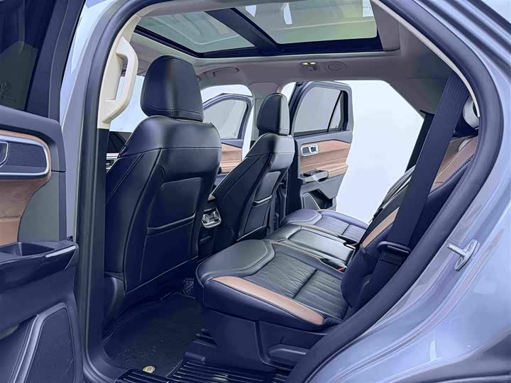 Ford Explorer, 2022 — фото 8 из 9