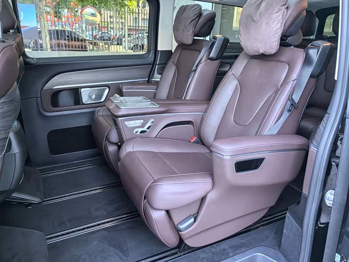 Mercedes-Benz V-Class, 2024 — фото 4 из 9