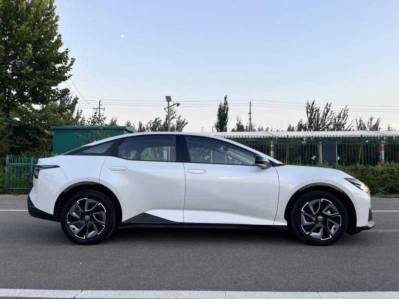 Toyota bZ3, 2025 — фото 8 из 12