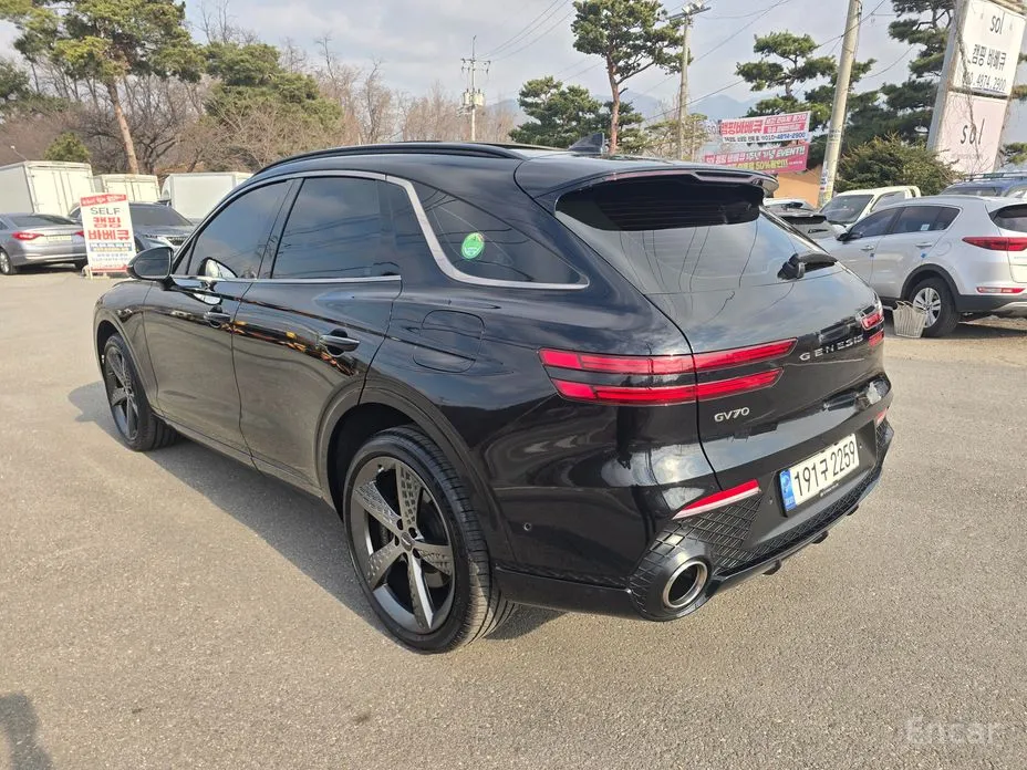 Genesis GV70, 2022 — фото 7 из 12