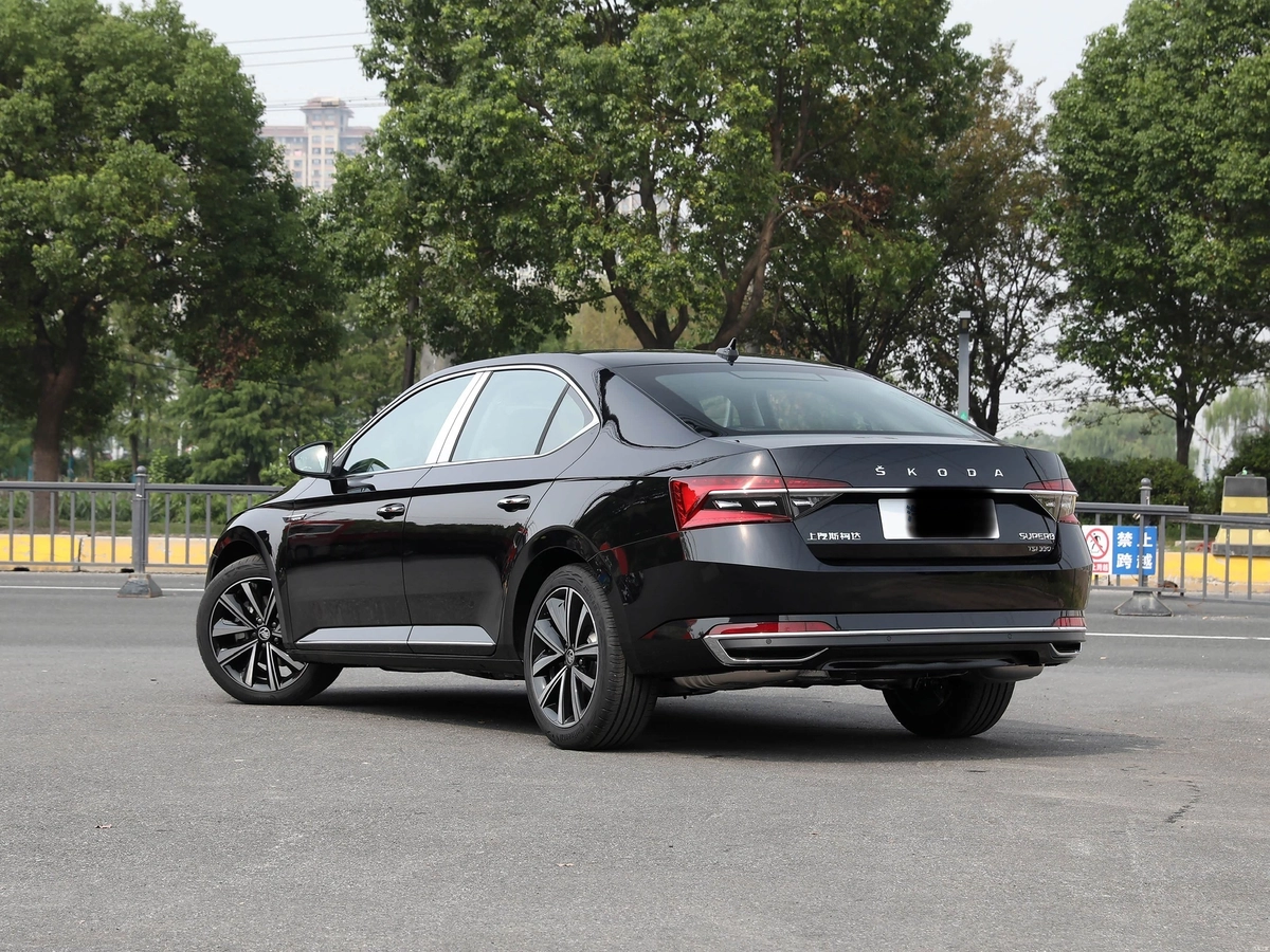 Skoda Superb, 2025 — фото 4 из 6