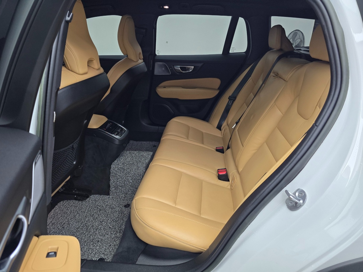 Volvo V60, 2023 — фото 8 из 12
