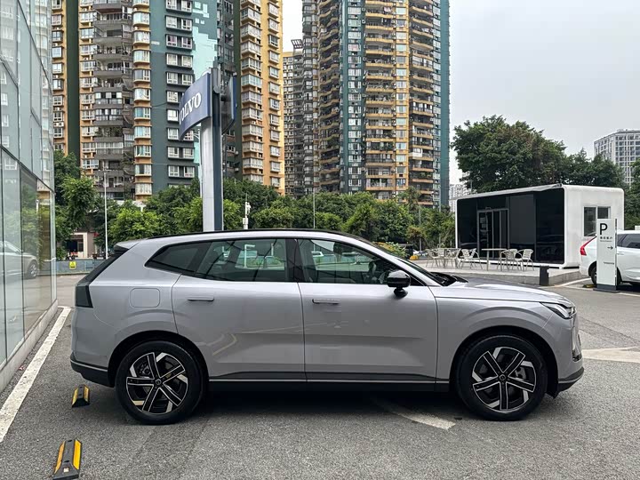 Volvo XC70 Hybrid, 2025 — фото 4 из 9