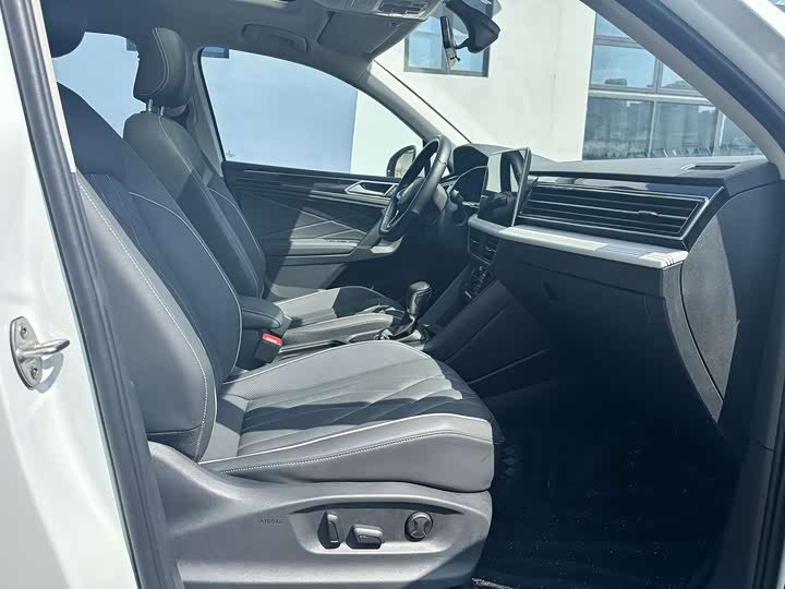 Volkswagen Tiguan L Pro, 2023 — фото 7 из 9