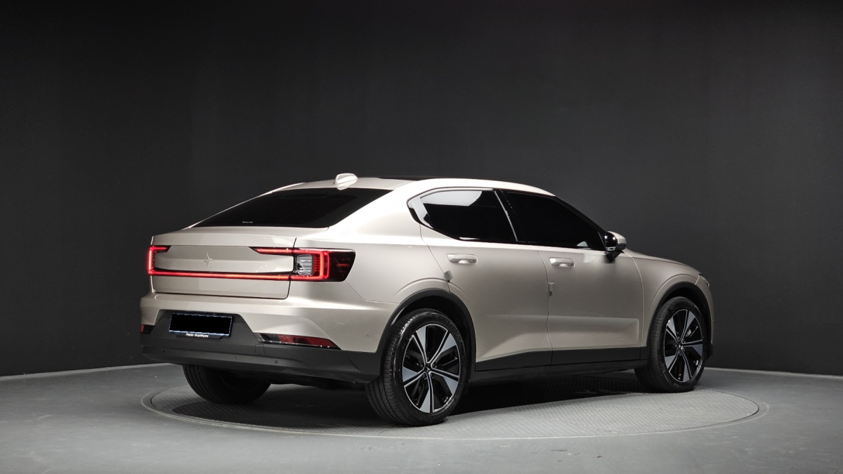 Polestar 2, 2023 — фото 2 из 12