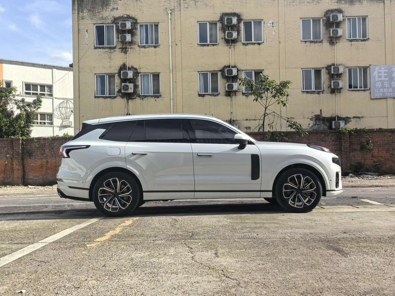 Lynk & Co 09 EM-P Hybrid, 2023 — фото 8 из 12