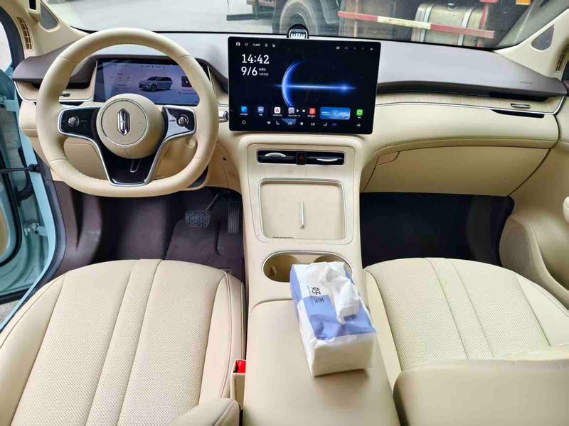 Shangjie (Huawei × SAIC) H5, 2025 — фото 5 из 8