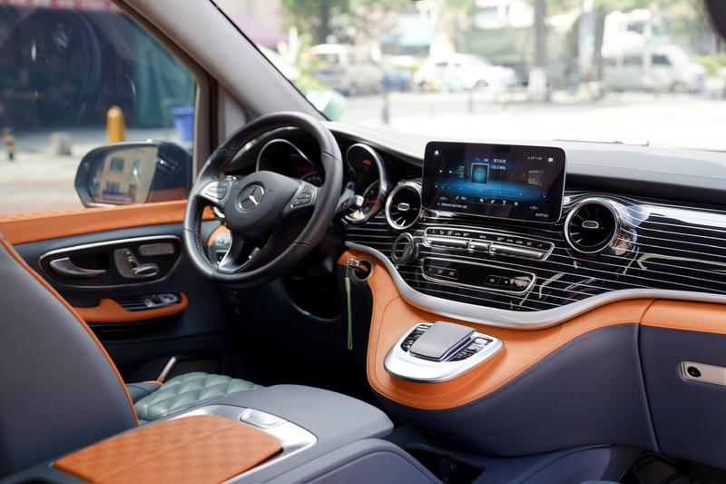 Mercedes-Benz V-Class, 2024 — фото 9 из 12