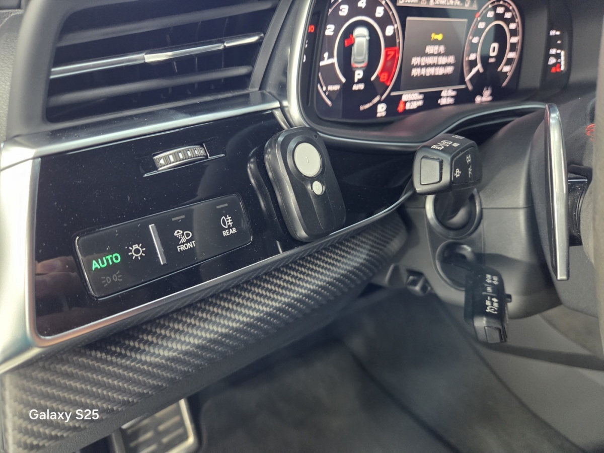 Audi RS Q8, 2022 — фото 11 из 12