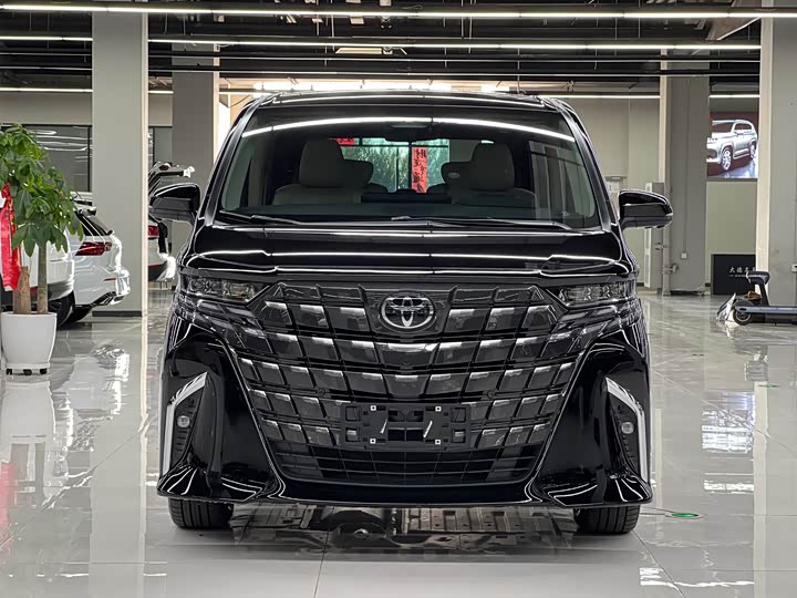 Toyota Alphard, 2024 — фото 2 из 9