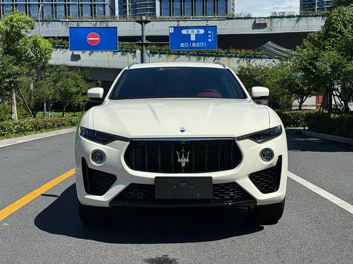 Maserati Levante, 2022 — фото 2 из 9