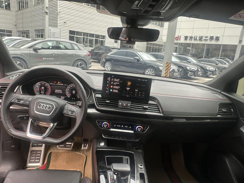 Audi Q5L Sportback, 2023 — фото 10 из 12