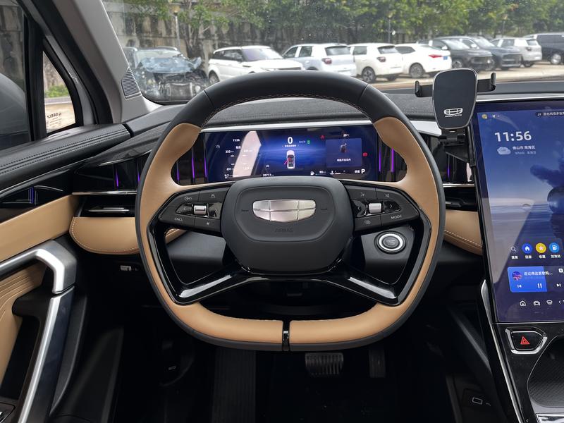 Geely Atlas L, 2024 — фото 10 из 12