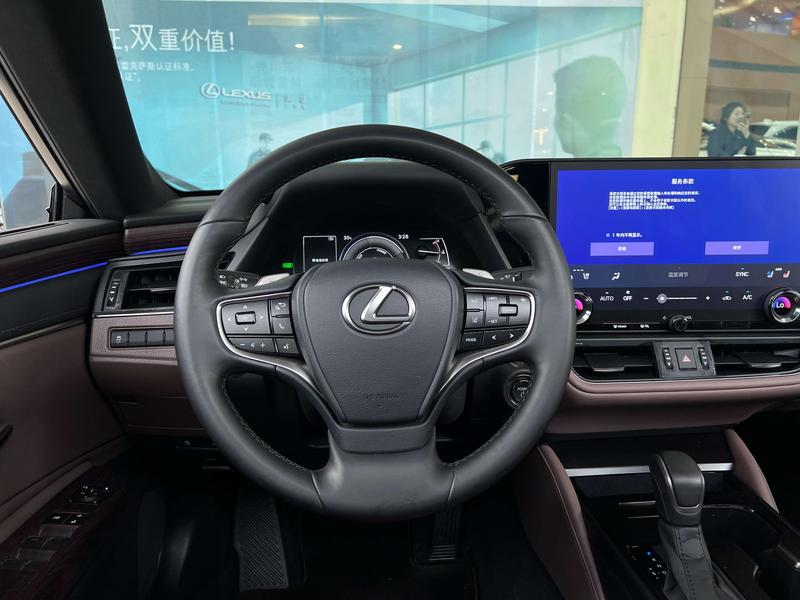 Lexus ES, 2025 — фото 8 из 12
