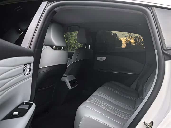Geely Galaxy E8, 2024 — фото 6 из 9