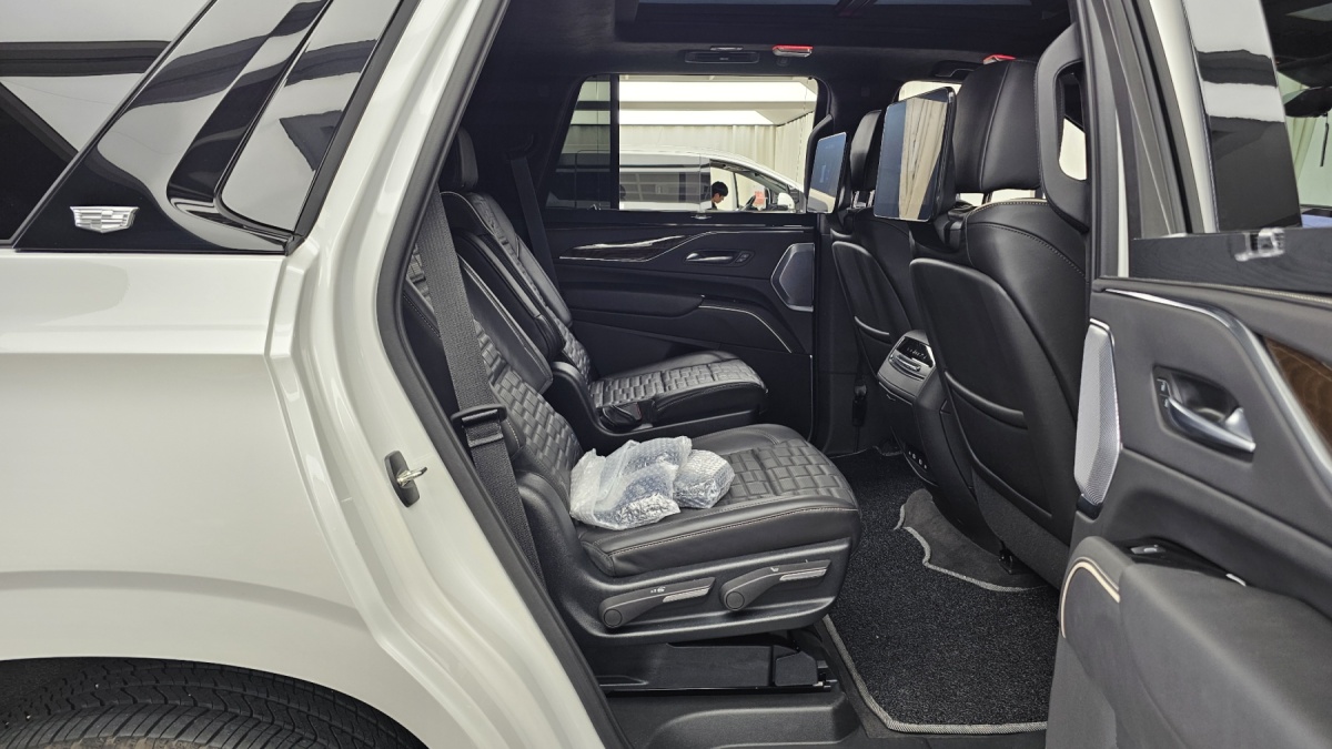 Cadillac Escalade, 2023 — фото 10 из 12
