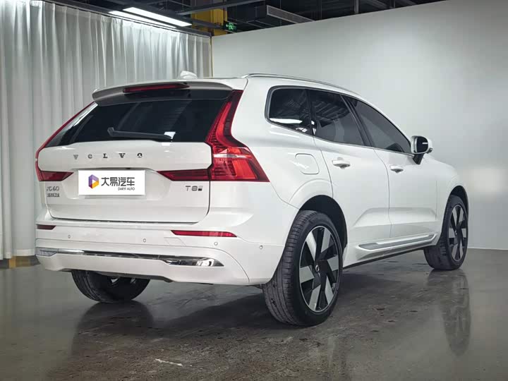Volvo XC60 Hybrid, 2024 — фото 3 из 9
