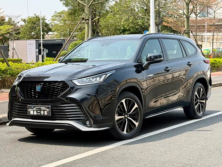 Toyota Crown Kluger, 2023 — купить в Кирове под ключ