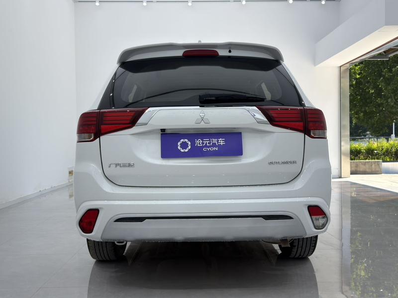 Mitsubishi Outlander, 2023 — фото 5 из 12