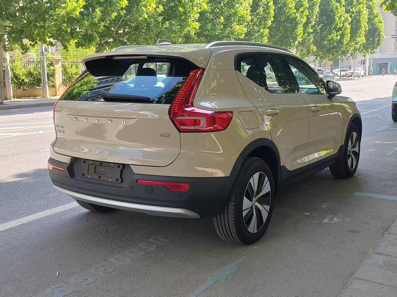Volvo XC40, 2024 — фото 3 из 10
