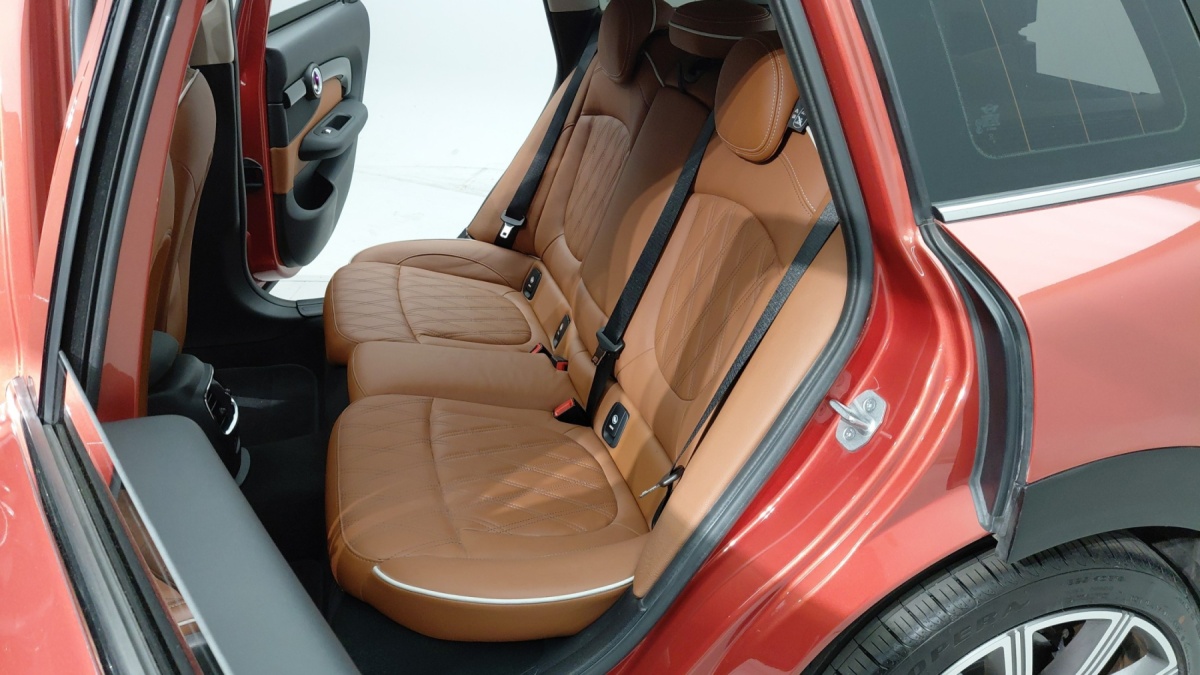 Mini Clubman, 2024 — фото 10 из 12
