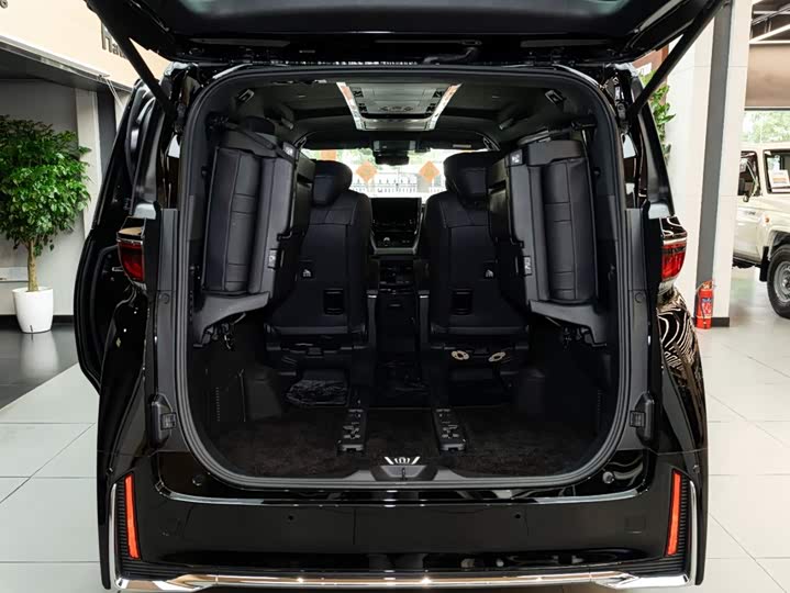 Toyota Vellfire, 2025 — фото 7 из 9