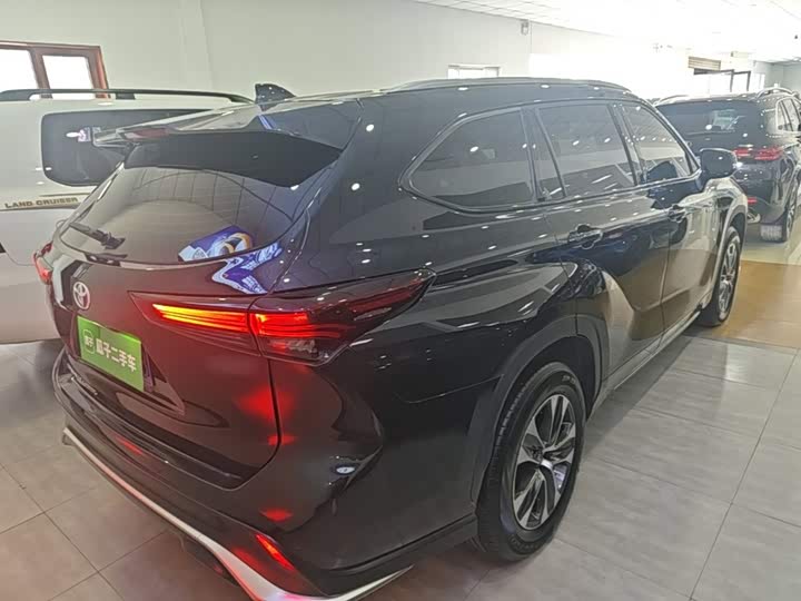 Toyota Crown Kluger, 2024 — фото 7 из 9
