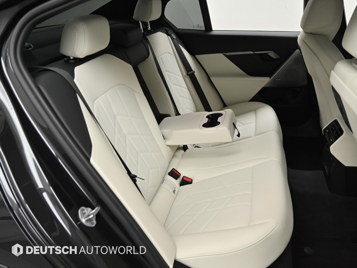 BMW 5 Series, 2025 — фото 11 из 12