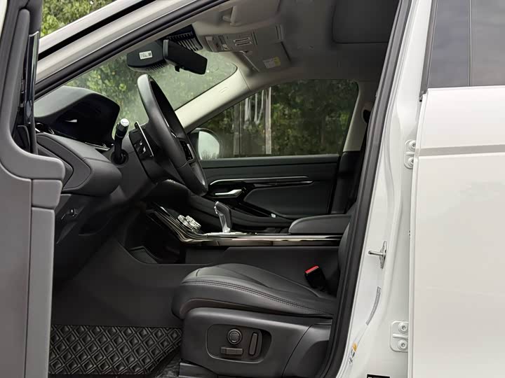 Land Rover Range Rover Evoque L, 2023 — фото 3 из 9
