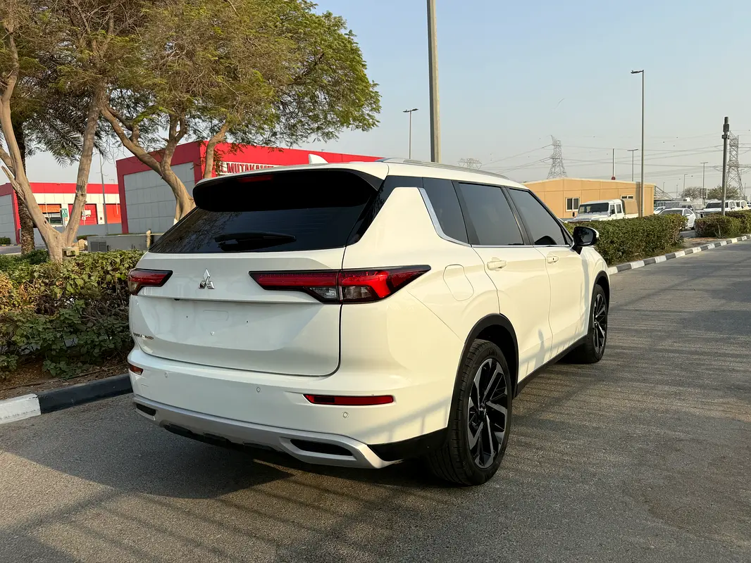 Mitsubishi Outlander, 2024 — фото 7 из 10
