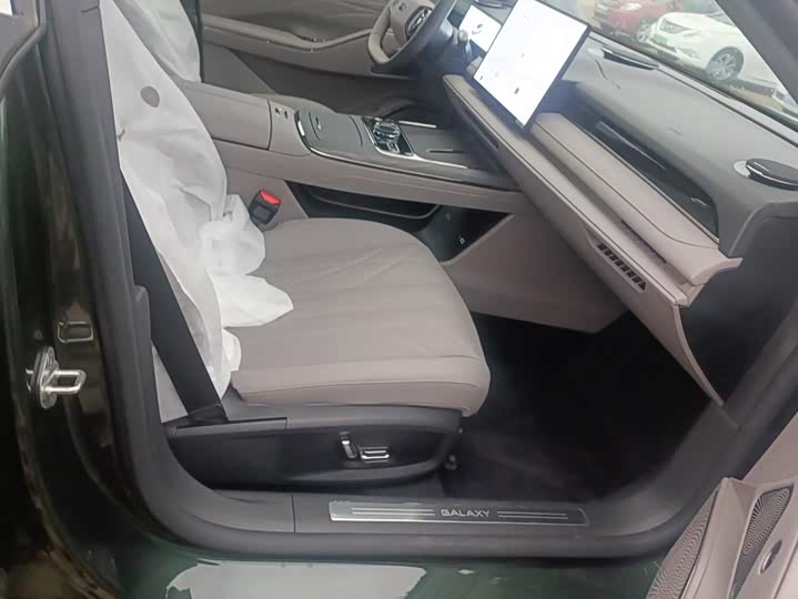 Geely Galaxy Starshine 8 EM-i, 2025 — фото 8 из 9