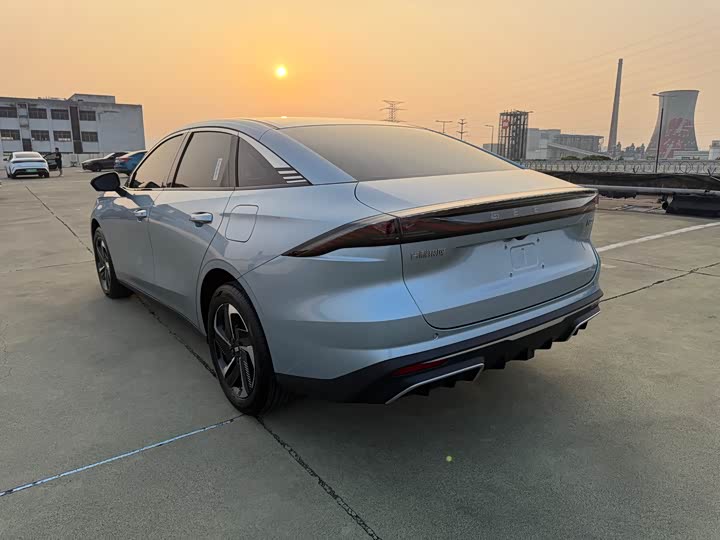 Geely Galaxy L6, 2025 — фото 7 из 9