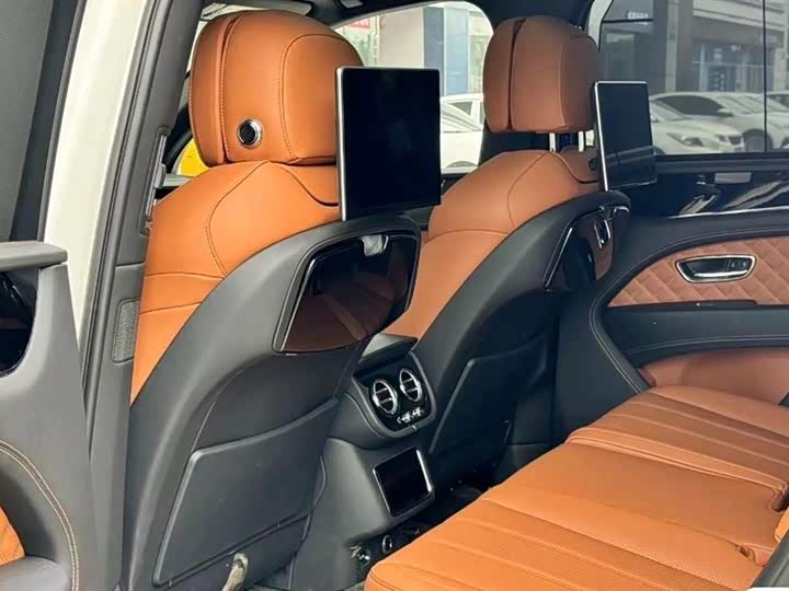 Bentley Bentayga Hybrid, 2022 — фото 5 из 7
