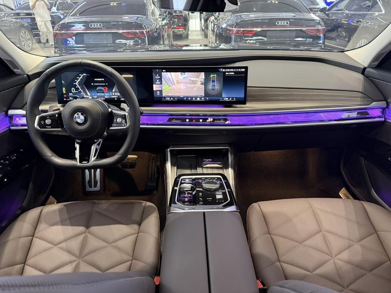 BMW 7 Series, 2025 — фото 8 из 12