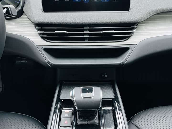 Hongqi E-QM5, 2024 — фото 6 из 9