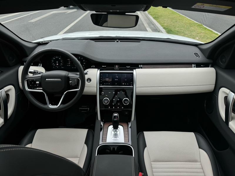 Land Rover Discovery Sport Hybrid, 2022 — фото 8 из 12