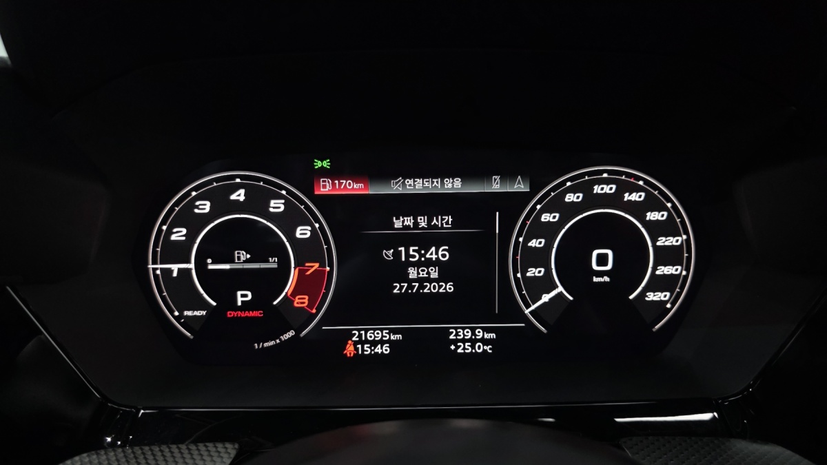 Audi RS 3, 2023 — фото 8 из 12