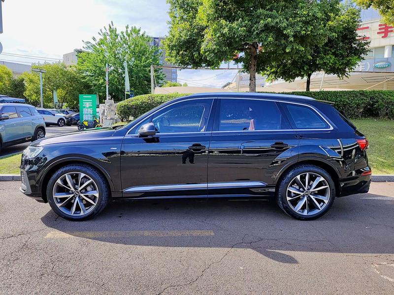 Audi Q7, 2024 — фото 3 из 10