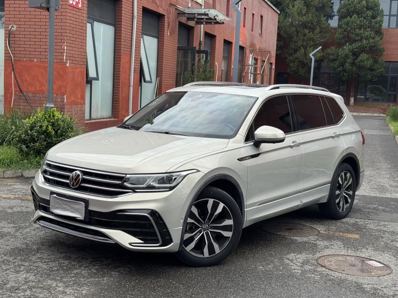 Volkswagen Tiguan L Pro, 2021 — купить в Москве под ключ