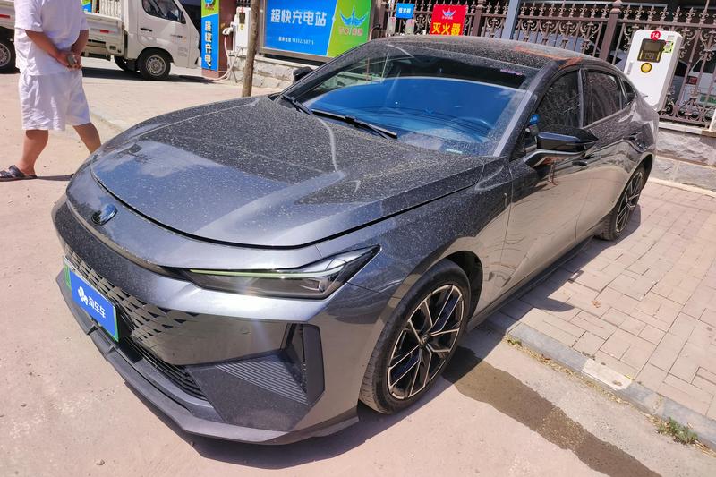 Changan UNI-V Hybrid, 2024 — купить в Казани под ключ