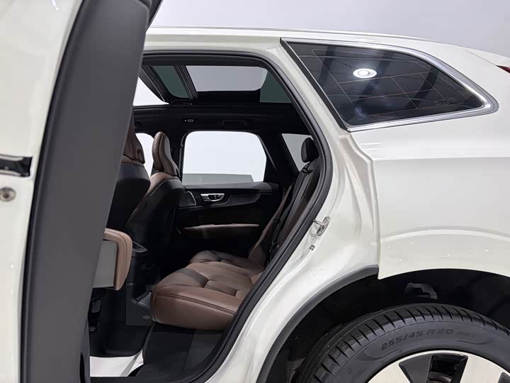 Volvo XC60 Hybrid, 2024 — фото 9 из 9