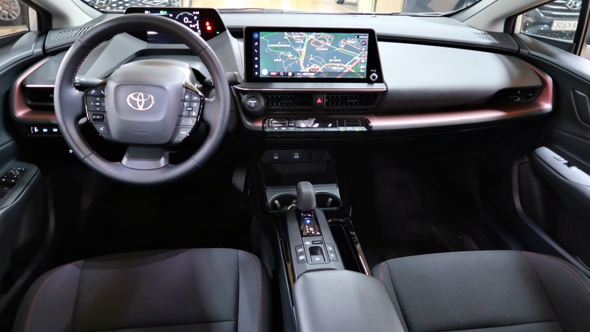 Toyota Prius, 2023 — фото 7 из 12