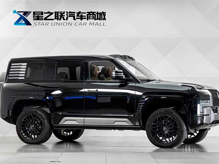 BYD Yangwang U8, 2023 — фото 5 из 9