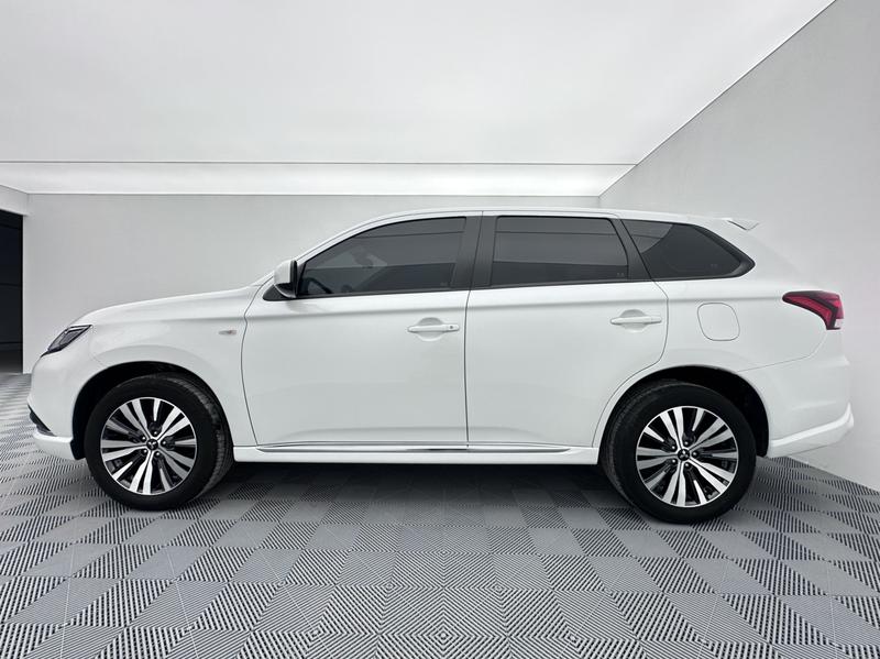 Mitsubishi Outlander, 2022 — фото 3 из 12