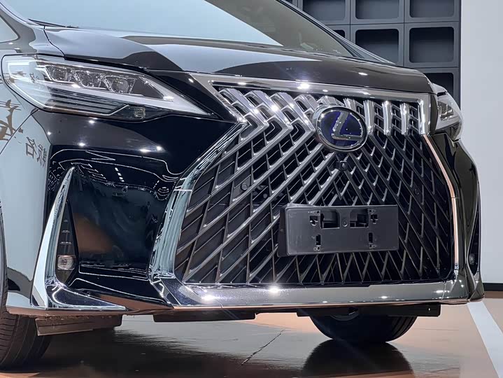 Lexus LM, 2022 — фото 3 из 9
