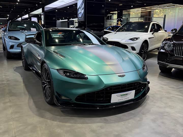 Aston Martin V8 Vantage, 2022 — фото 3 из 9